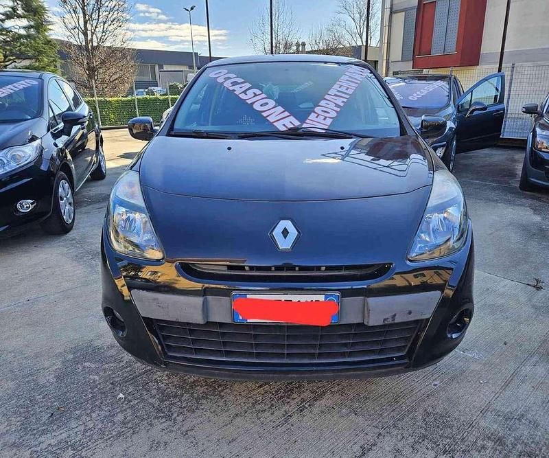 Usata Renault Clio II Dynamique 75 CV (55 kW) 2011 Nero Berlina