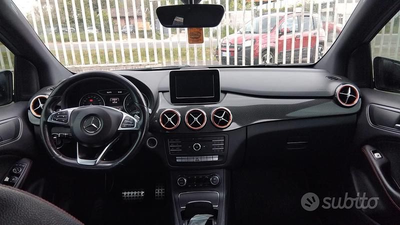 Usata Mercedes B180 AMG 109 CV (80 kW) 2016 Grigio Monovolume