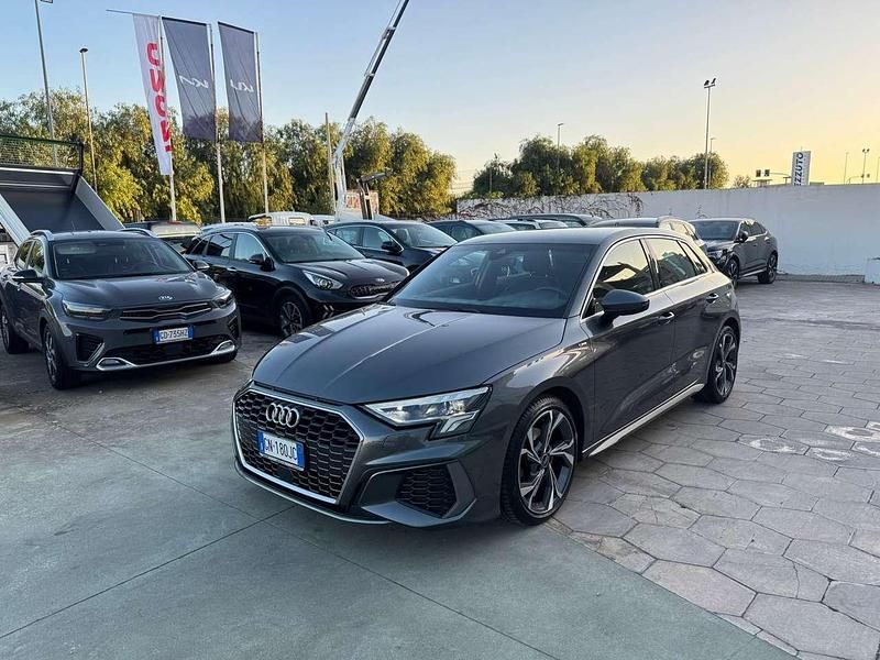 Grigio Usata 2023 Audi A3 Sportback S-Line Due volumi | 29.900 € (Buon prezzo) - Immagine 1/4