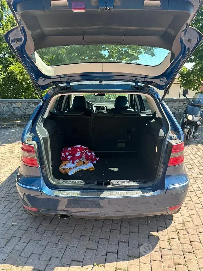 Usata Mercedes B180 116 CV (85 kW) 2010 Bluazzurro Utilitaria