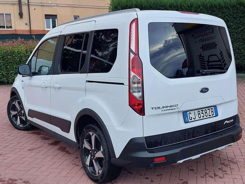 Usata Ford Tourneo Connect Active 120 CV (88 kW) 2022 Bianco Monovolume