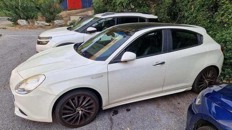 Usata 2013 Alfa Romeo Giulietta Exclusive Due volumi | 8400 € (Cara) - Immagine 1/4