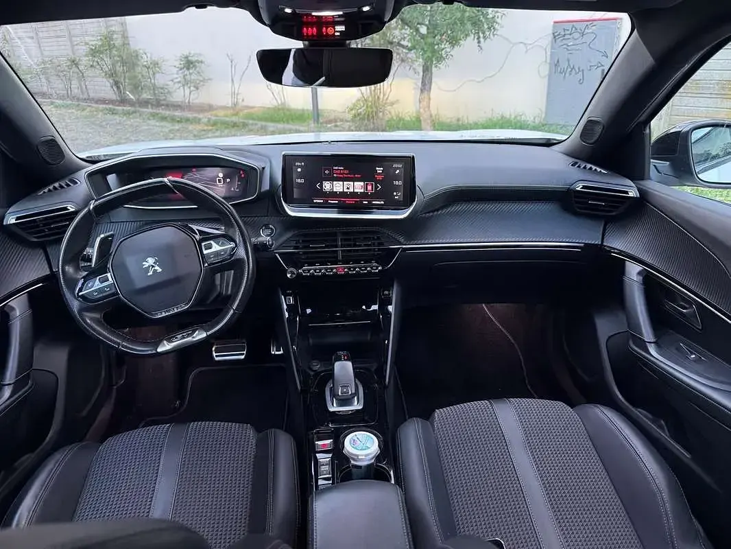 Usata Peugeot 2008 GT 131 CV (96 kW) 2021 Bianco SUV