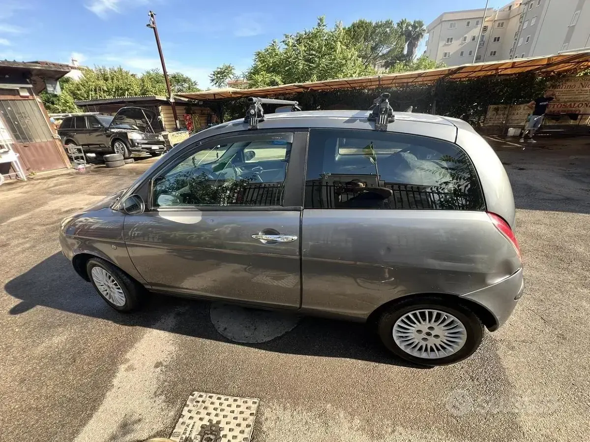 Usata Lancia Ypsilon 69 CV (50 kW) 2005 Bluazzurro Utilitaria