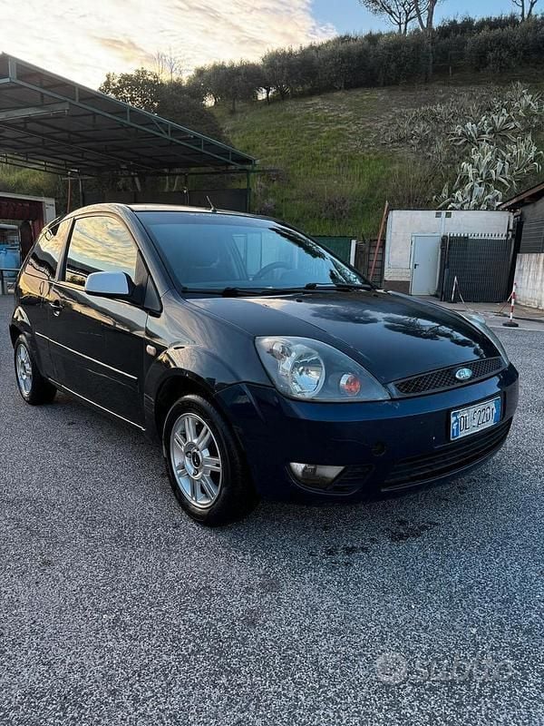 Usata Ford Fiesta 67 CV (49 kW) 2008 Blu Utilitaria
