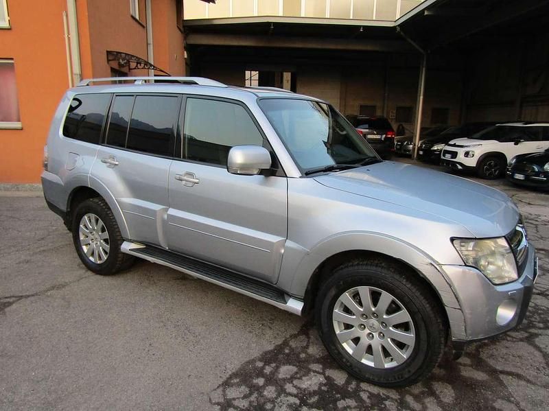 Usata Mitsubishi Pajero Instyle 170 CV (125 kW) 2007 Argento metallizzato SUV