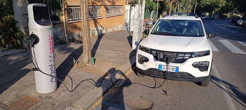 Bianco Usata 2024 Dacia Spring Essentiel Utilitaria | 11.500 € (Buon prezzo) - Immagine 1/3