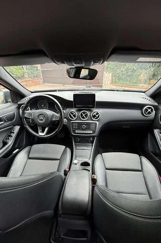 Usata Mercedes A180 Premium 109 CV (80 kW) 2017 Grigio Berlina