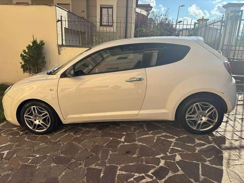 Bianco Usata 2012 Alfa Romeo MiTo Super Due volumi | 2950 € (Ottimo prezzo) - Immagine 1/4