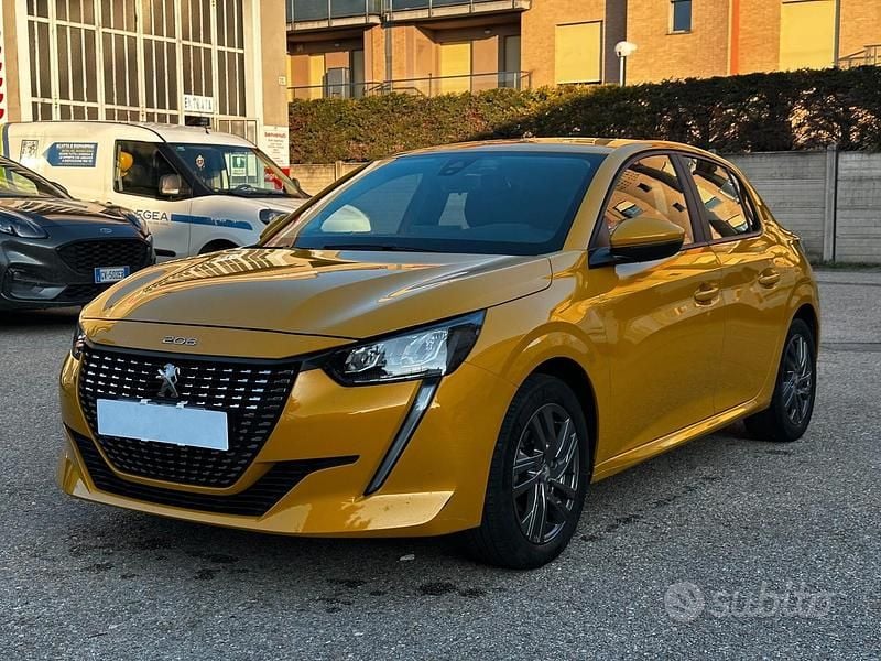 Begagnad Peugeot 208 Allure 75 HK (55 kW) 2021 Gul Halvkombi