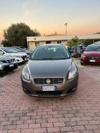 Usata Fiat Croma Emotion 120 CV (88 kW) 2009 Grigio scuro metallizzato Station wagon