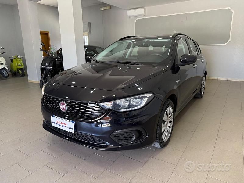 Usata Fiat Tipo Easy 120 CV (88 kW) 2019 Blu Station wagon
