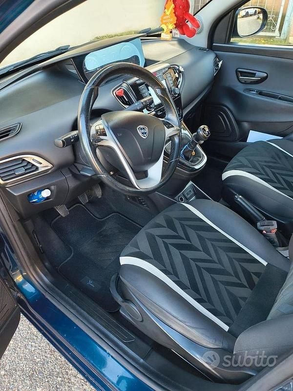 Usata Lancia Ypsilon 80 CV (58 kW) 2015 Utilitaria