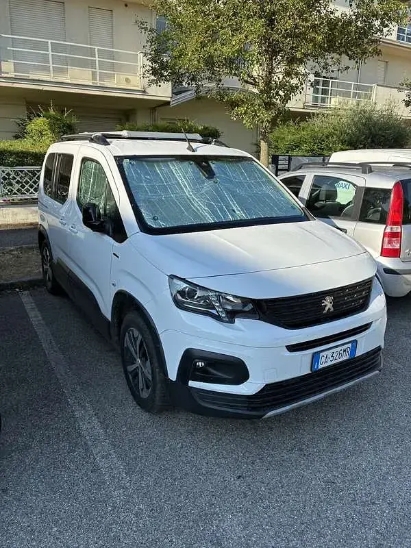 Usata Peugeot Rifter GT-line 131 CV (96 kW) 2020 Bianco Monovolume
