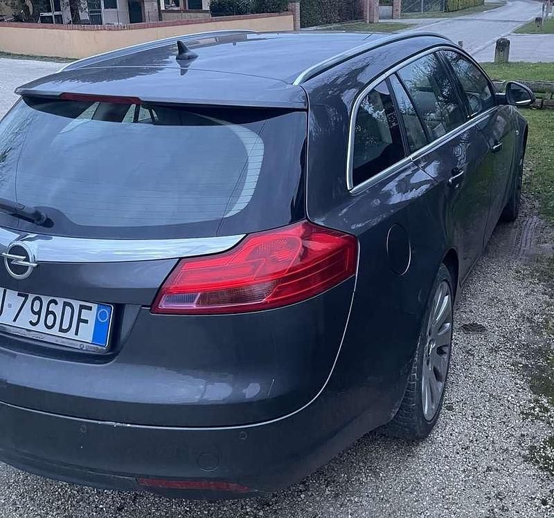 Usata Opel Insignia 140 CV (102 kW) 2011 Grigio Station wagon