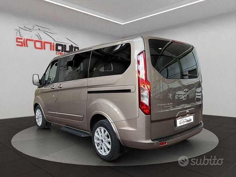 Usata Ford Tourneo Titanium 131 CV (96 kW) 2022 Grigio Monovolume