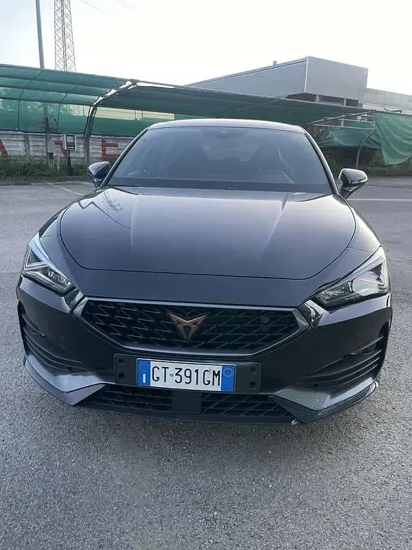 Usata Cupra Leon 150 CV (110 kW) 2024 Berlina