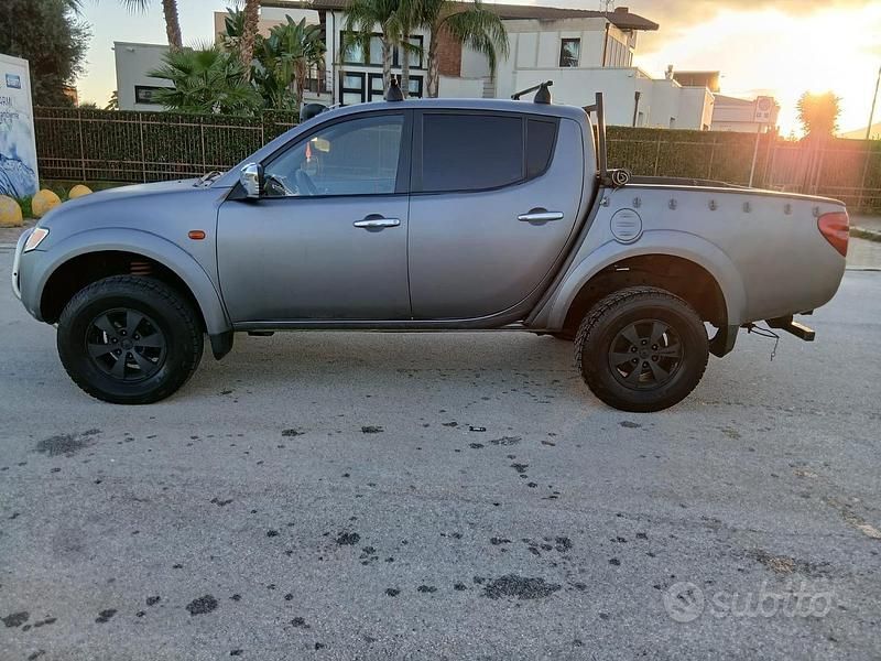 Usata Mitsubishi L200 Invite 136 CV (100 kW) 2006 Grigio Pick-up