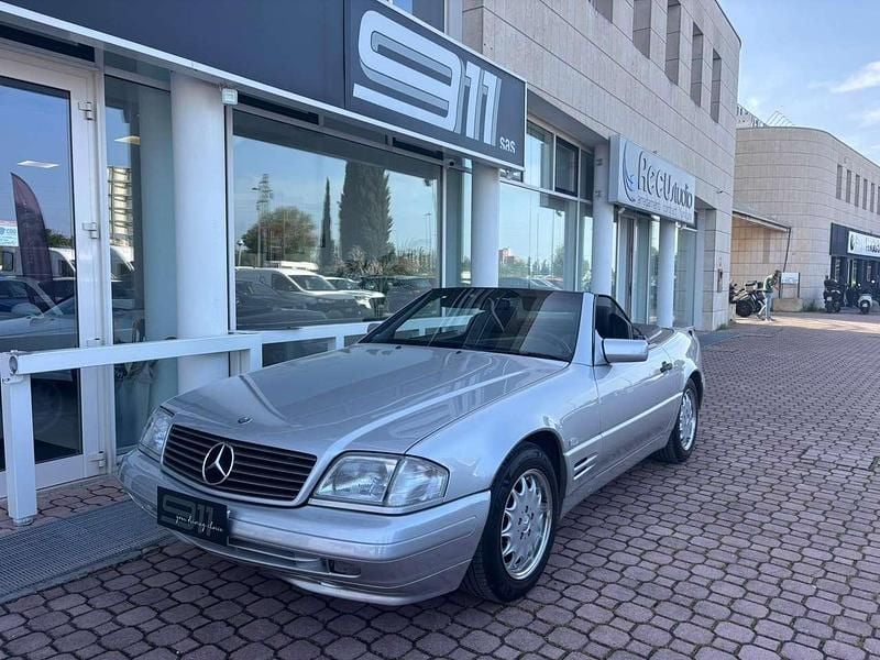 Begagnad Mercedes SL320 231 HK (169 kW) 1998 Silver Cab