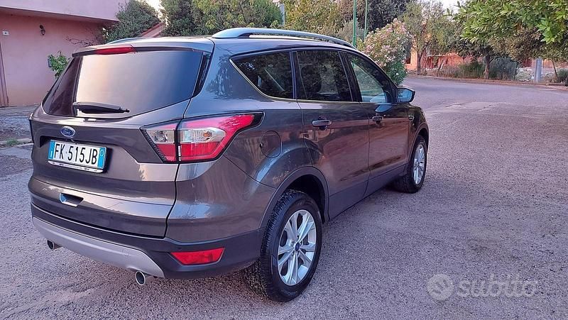 Usata Ford Kuga 120 CV (88 kW) 2018 Grigio SUV