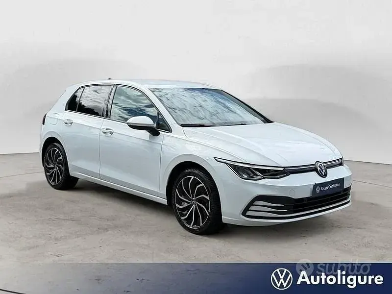 Usata VW Golf VIII Life 131 CV (96 kW) 2023 Bianco Berlina