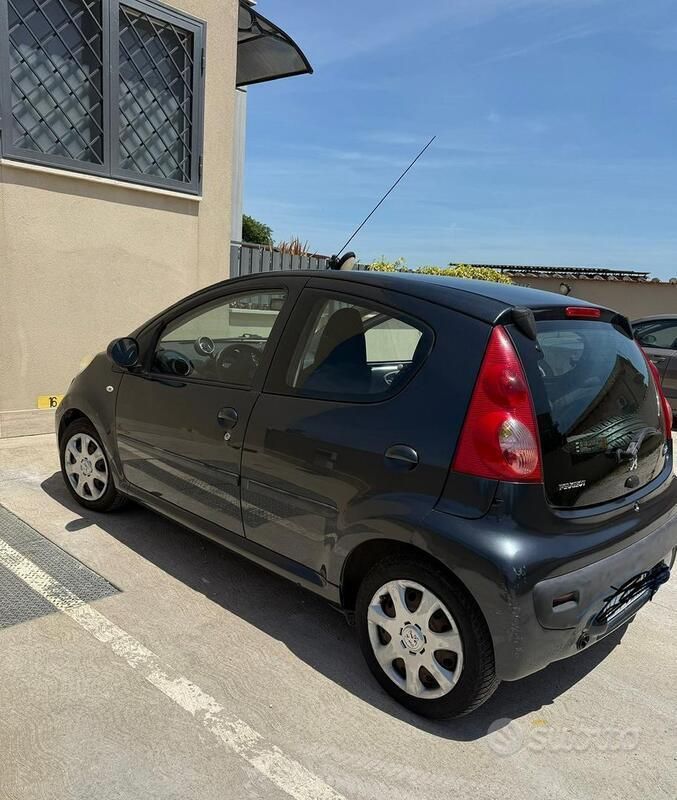 Usata Peugeot 107 68 CV (50 kW) 2009 Grigio Utilitaria