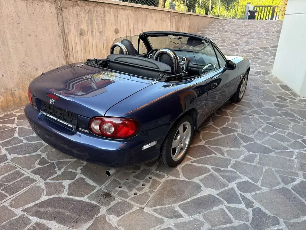 Usata Mazda MX5 110 CV (80 kW) 2002 Blu/azzurro Cabrio