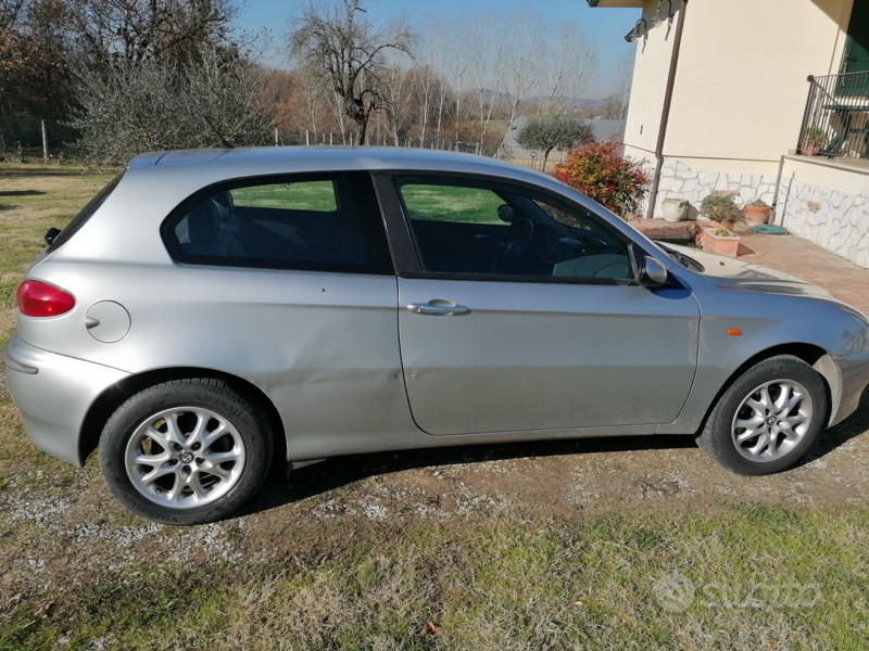 Usato 2001 Alfa Romeo 147 1.6 LPG_Hybrid 120 CV (1.200 €)