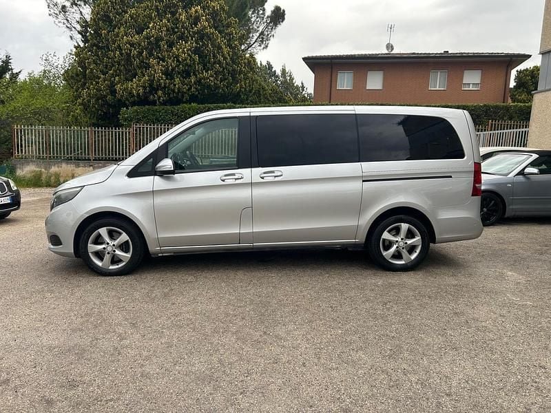Usata Mercedes V220 Premium 163 CV (119 kW) 2015 Argento Monovolume
