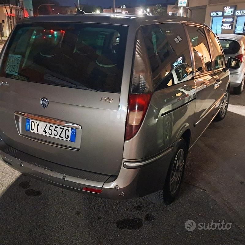 Usata Lancia Phedra 170 CV (125 kW) 2009 Grigio Monovolume