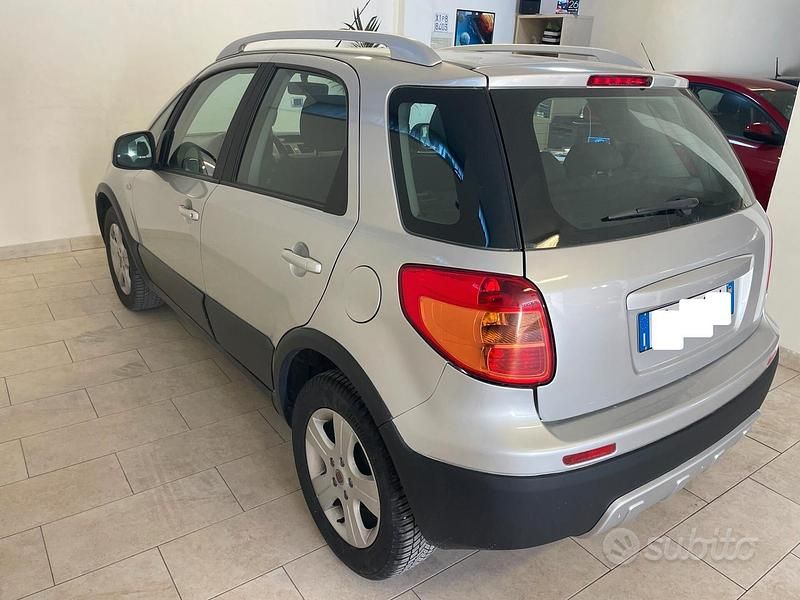 Begagnad Fiat Sedici Emotion 107 HK (78 kW) 2009 Grå SUV