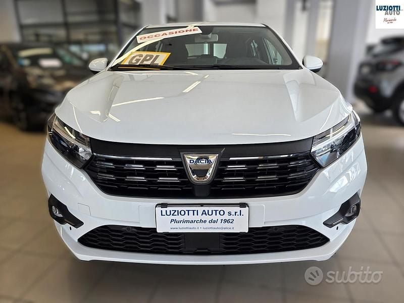 Bianco Usata 2022 Dacia Sandero Comfort Due volumi | 12.900 € (Buon prezzo) - Immagine 1/4