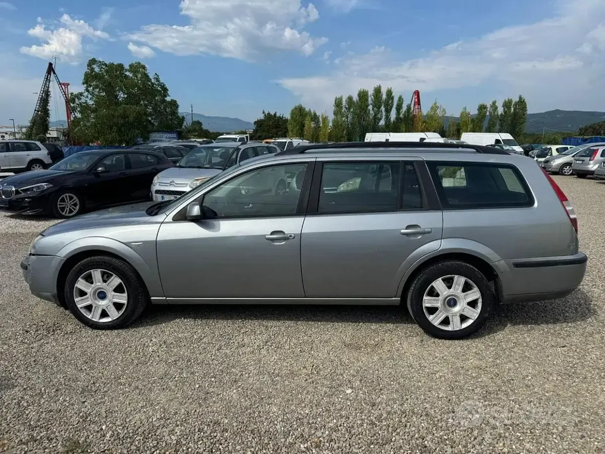 Usata Ford Mondeo Ghia 131 CV (96 kW) 2006 Grigio Station wagon