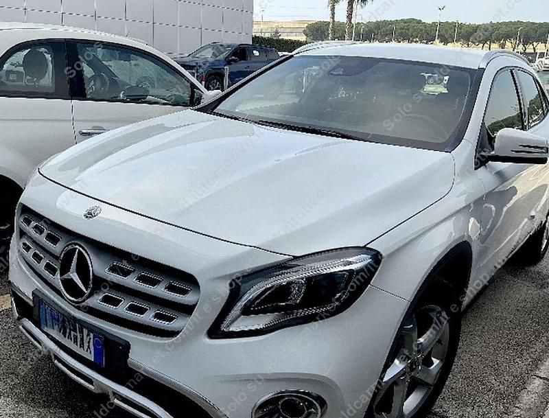 Usata Mercedes GLA180 109 CV (80 kW) 2018 Bianco SUV