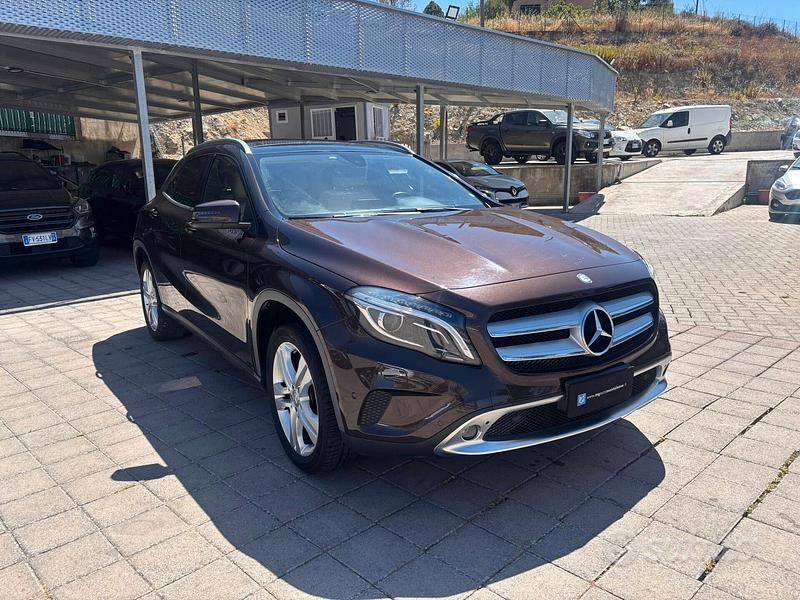 Usata Mercedes GLA200 135 CV (99 kW) 2016 Viola SUV