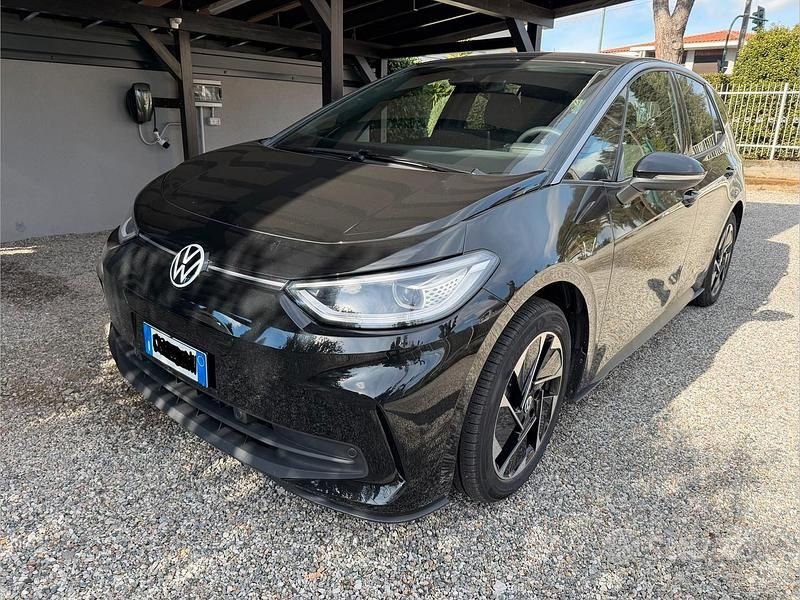 Nero Usata 2024 VW ID.3 Pro Performance Utilitaria | 28.200 € (Buon prezzo) - Immagine 1/4