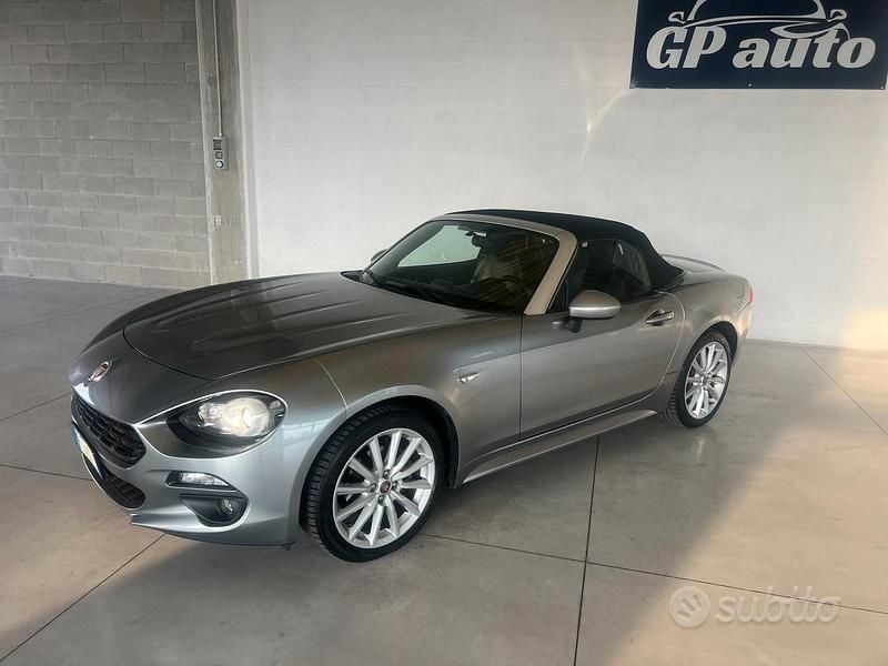 Usata Fiat 124 Spider Lusso 140 CV (102 kW) 2017 Grigio Cabrio