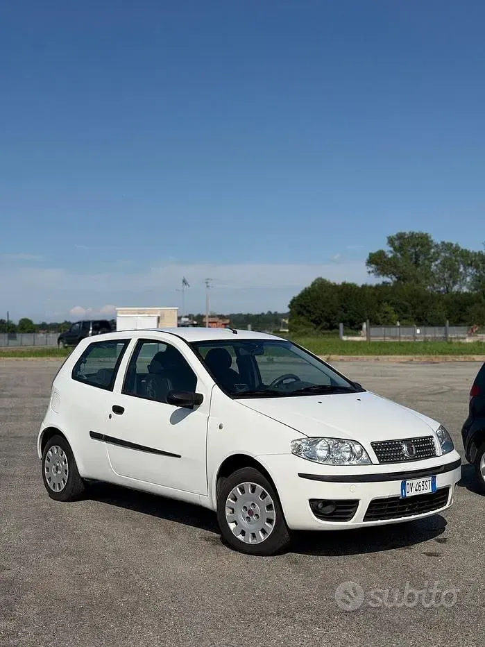 Usata Fiat Punto Classica 60 CV (44 kW) 2009 Bianco Utilitaria