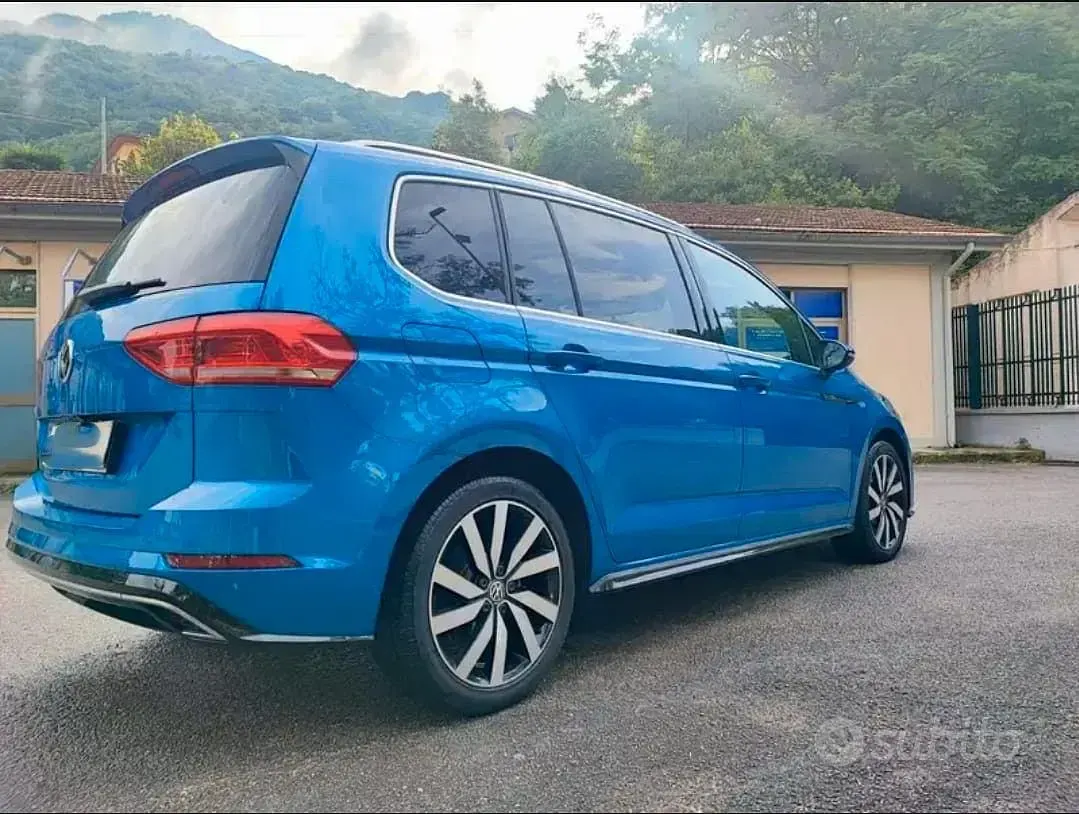 Usata VW Touran R-line 116 CV (85 kW) 2018 Blu Monovolume