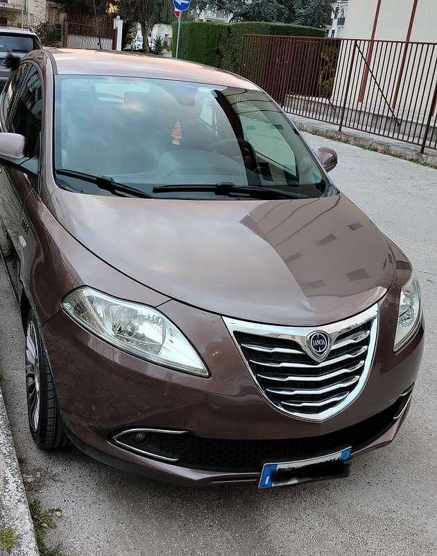 Usata Lancia Ypsilon 69 CV (50 kW) 2015 Utilitaria