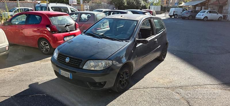 Usata Fiat Punto 60 CV (44 kW) 2003 Grigio Utilitaria