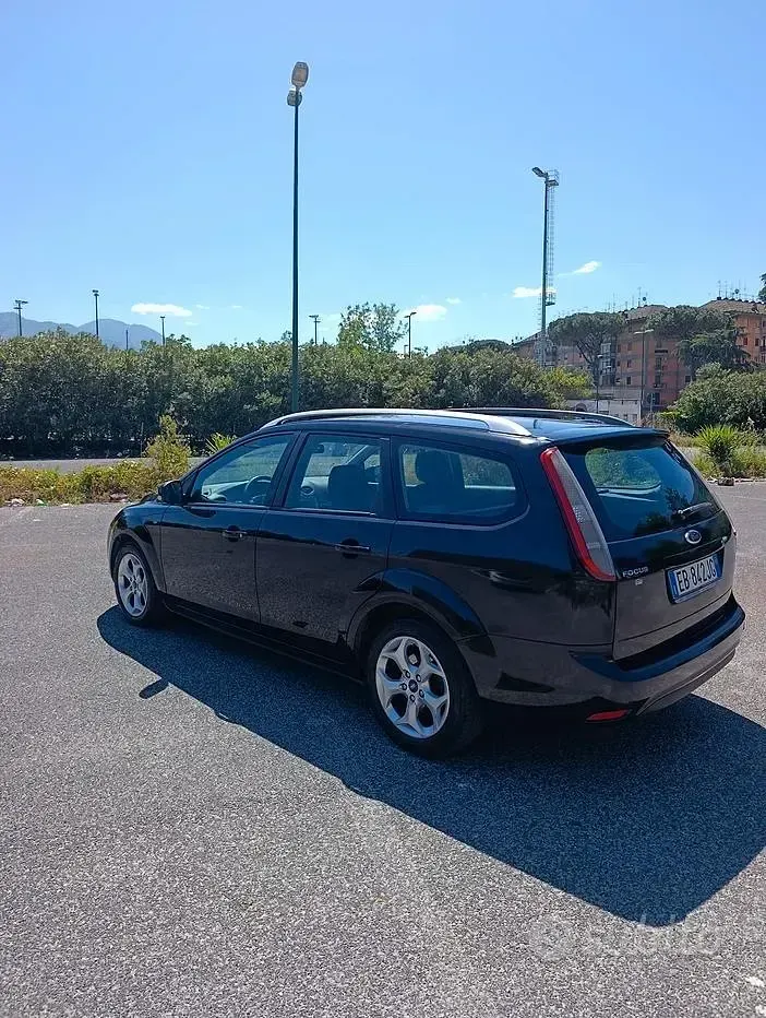 Usata Ford Focus 90 CV (66 kW) 2010 Nero Station wagon