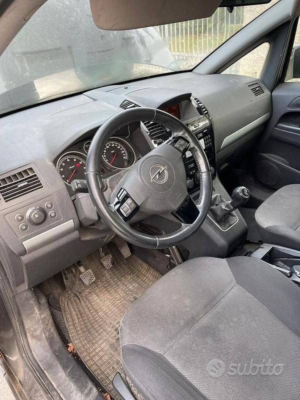 Usata Opel Zafira 150 CV (110 kW) 2012 Nero Monovolume