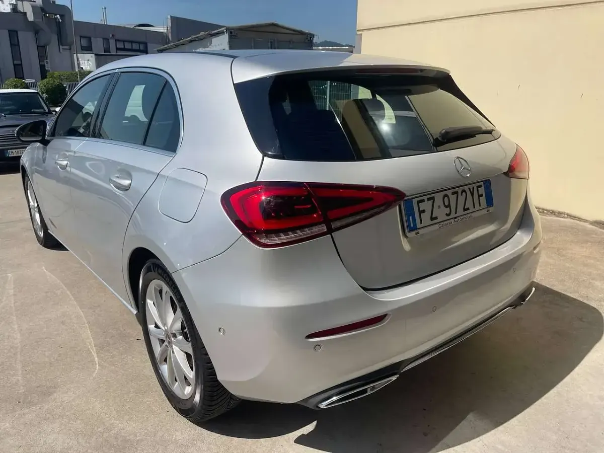 Usata Mercedes A180 116 CV (85 kW) 2019 Argento Berlina