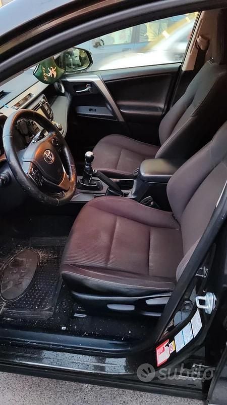 Usata Toyota RAV4 124 CV (91 kW) 2015 Nero SUV