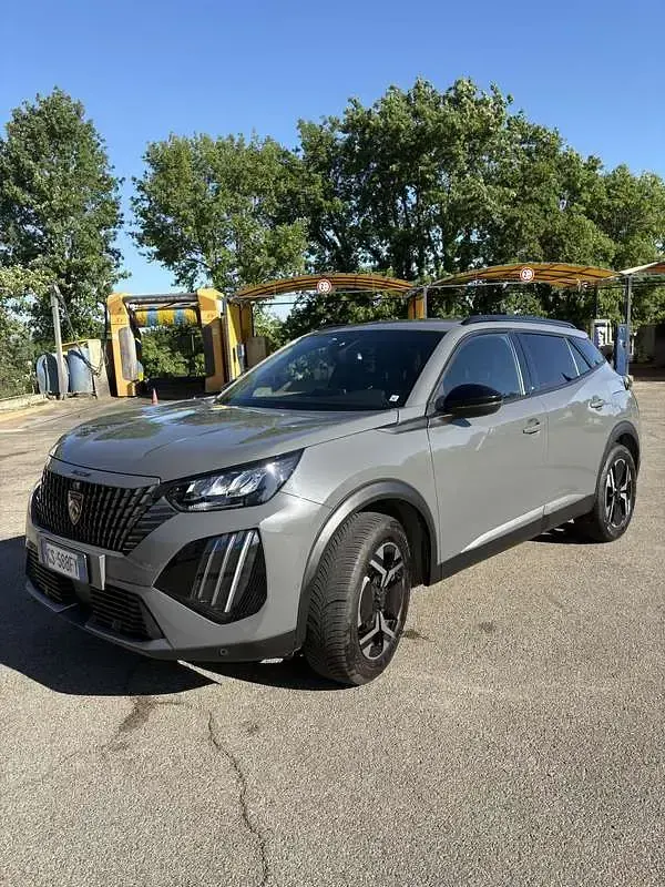 Usata Peugeot 2008 Allure 131 CV (96 kW) 2024 SUV