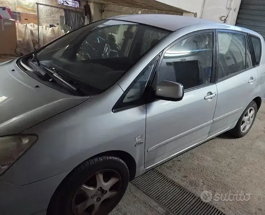 Usata Toyota Corolla 90 CV (66 kW) 2004 Station wagon