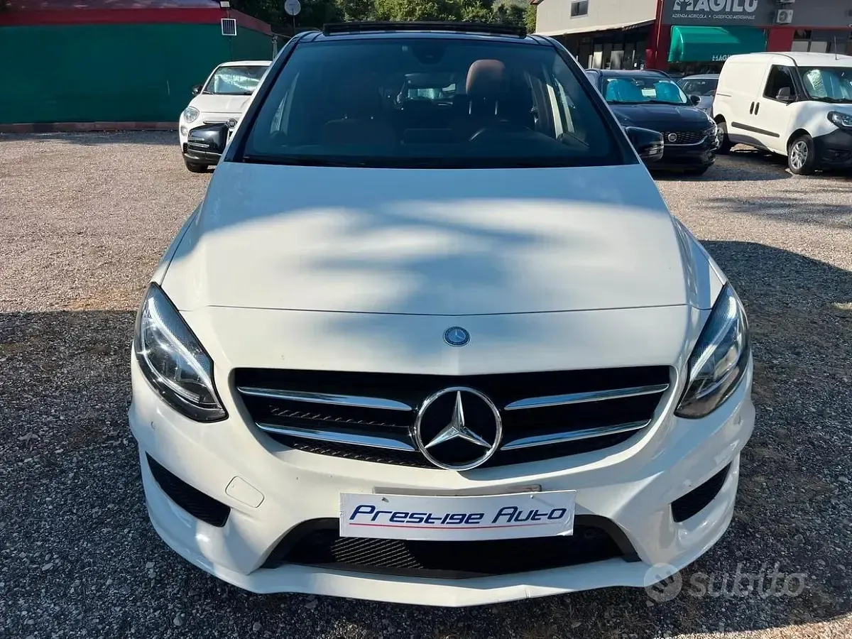 Usata Mercedes B200 Premium 136 CV (100 kW) 2015 Bianco Utilitaria