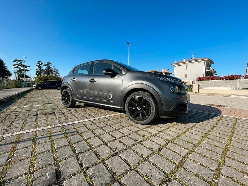 Usata Citroën C3 Shine 82 CV (60 kW) 2017 Grigio Berlina