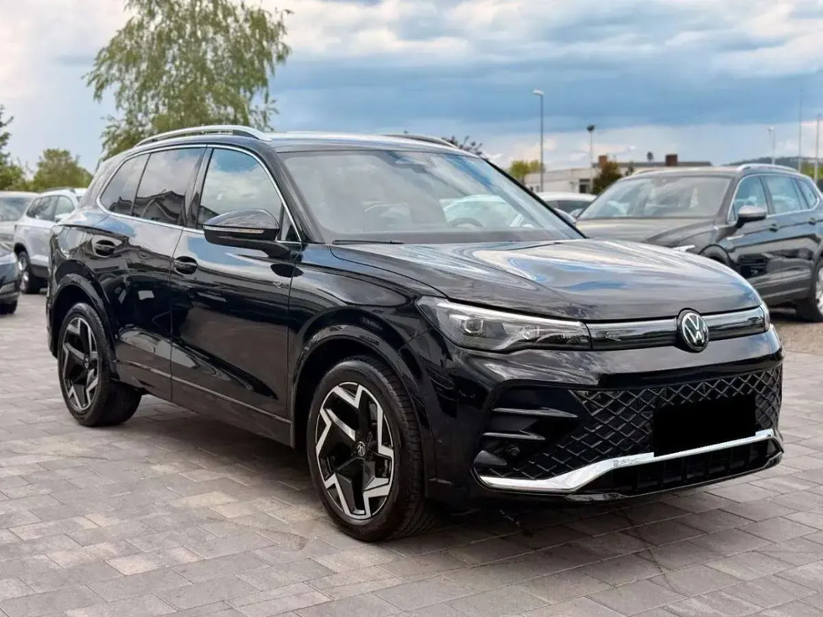 Usata VW Tiguan R-line 150 CV (110 kW) 2025 Nero SUV